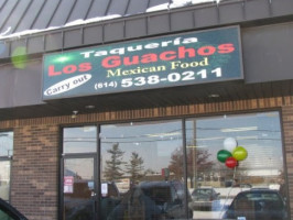 Los Guachos outside