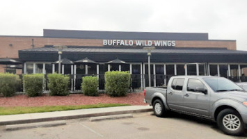 Buffalo Wild Wings outside