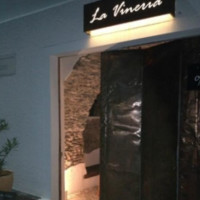 La Vineria outside