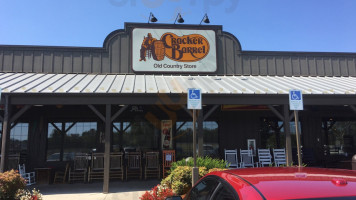 Cracker Barrel outside