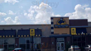 Buffalo Wild Wings outside