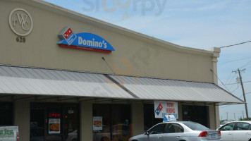 Domino's Pizza outside