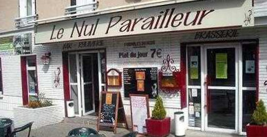 Le Nul Parailleur food