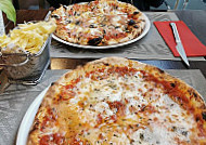 Pizzeria Luna Rossa food