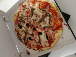 Veenstra Pizza food