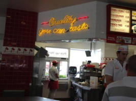 In-n-out Burger outside