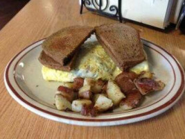 Cafe On The Oval food