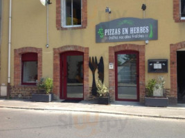 Pizzas En Herbes food