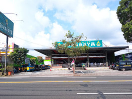 Ayam Penyet Surabaya Magelang outside