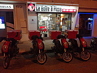 La Boite A Pizza inside