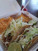 Sarai's Taco Shop food