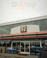 7-eleven outside