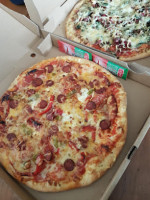 Tutti Pizza food