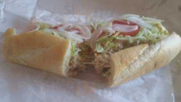 Lee's Hoagie House food