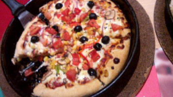 Pizza Hut Fontes Pereira De Melo food