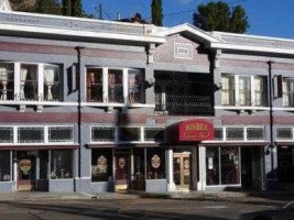 Bisbee Good Cakes outside