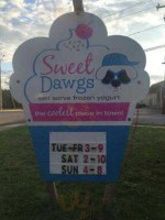 Sweet Dawgs Frozen Yogurt outside