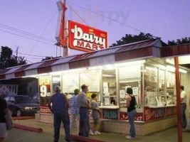 Huntley Dairy Mart outside