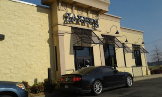 Zaxby's Chicken Fingers Buffalo Wings outside