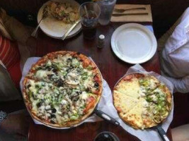 Georgio's Pizza food