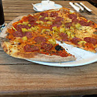 Salino Holzofenpizza food