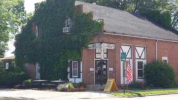 Corner Keg Pub outside