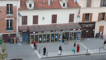 CafÉ Tabac Le Milan outside