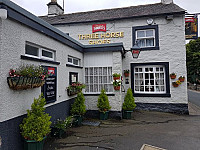 The 3 Horseshoes Pub outside