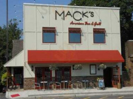 Mack's American Grill outside