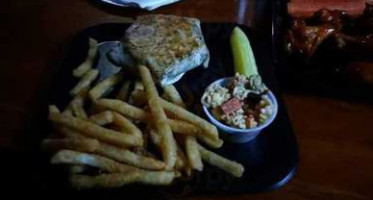 Muddy's Tavern food