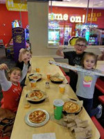 Peter Piper Pizza food