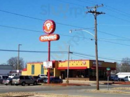 Popeyes Louisiana Kitchen outside