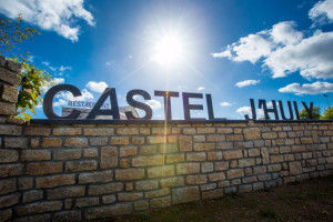 Castel J'Huly outside