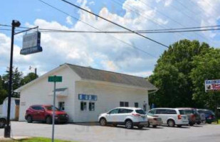 Yadkin Dairy Freeze outside