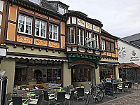 Volker Schragen Bäckerei ︎ Konditorei ︎ Café outside