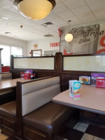 Friendly's inside