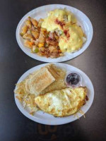 Trada's Breakfast Diner food