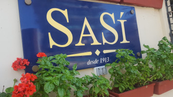 Sasi outside