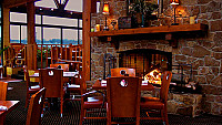 Captains Quarters Riverside Grill inside