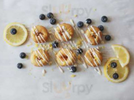 The Dapper Doughnut food