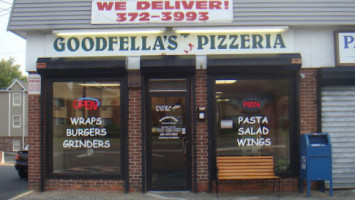 Goodfella's Pizzeria outside