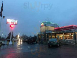 Spinning Wheel Diner outside