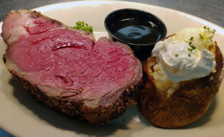 Harold Seltzer's Steakhouse food