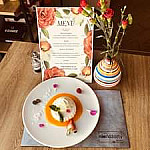 Nienażarty Bistro inside