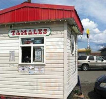 Outlaw Tamales outside