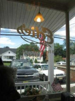 Edie's Luncheonette food