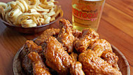 Hooters Countryside food