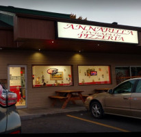 Annabellla Pizzeria inside