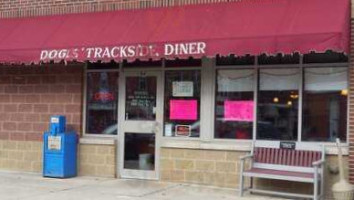 Dog Tracks Diner outside