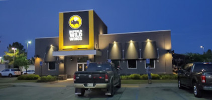 Buffalo Wild Wings outside